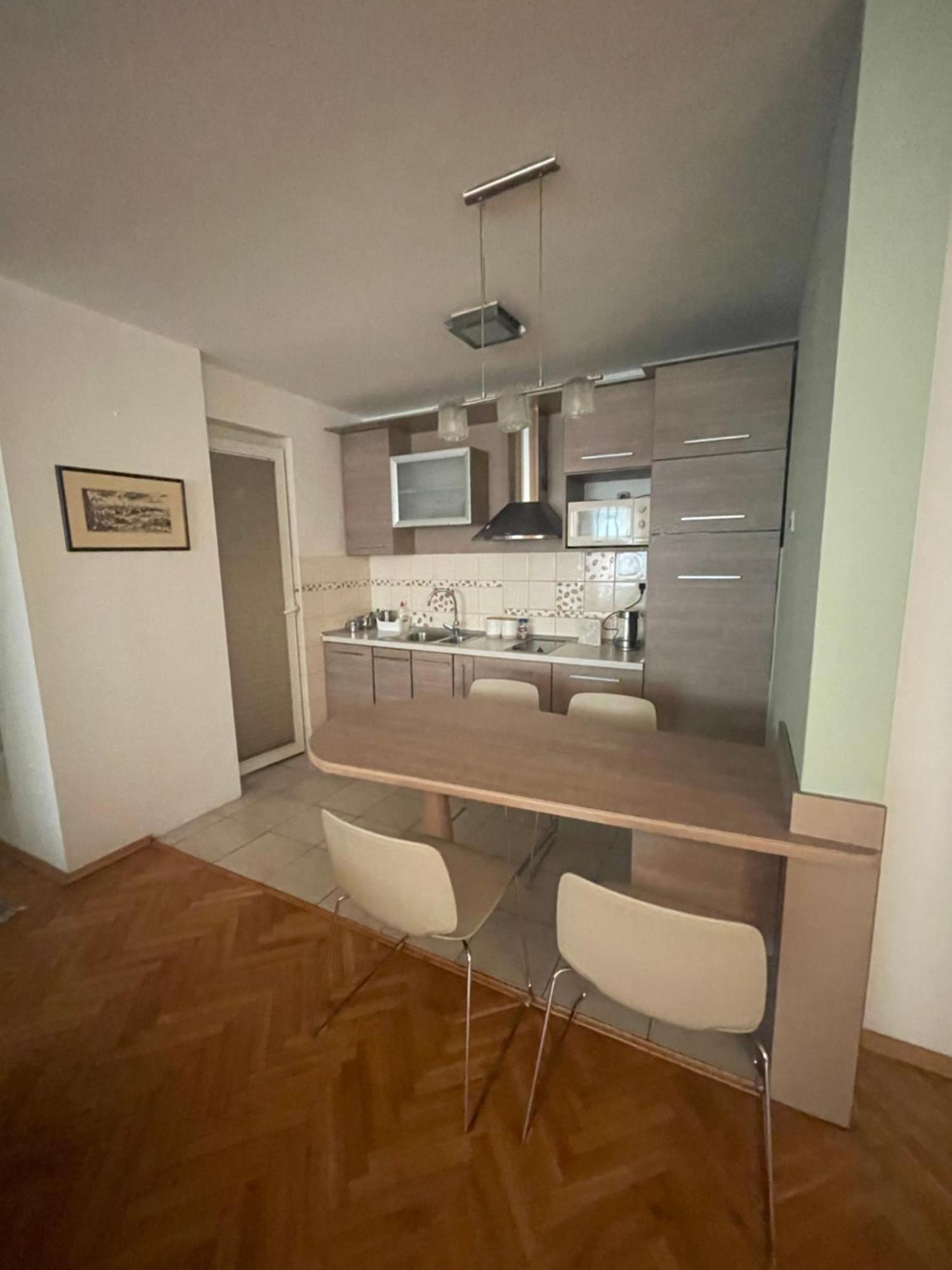 Yellow Apartment Скопье Экстерьер фото